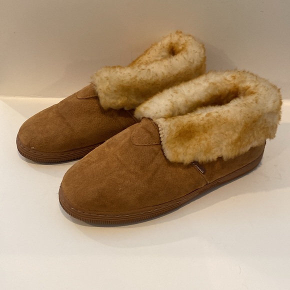 NWOB NEVER worn Kumfy brand size 8 slippers. - Picture 2 of 5